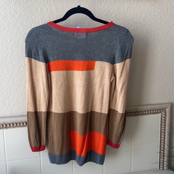 Colorblock Lightweight Sweater - Picture 2 of 2